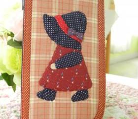 Handmade applique Sue clutch wallet with zipper around